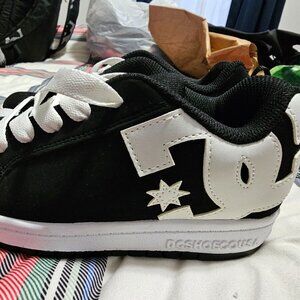 Boys DC sneakers